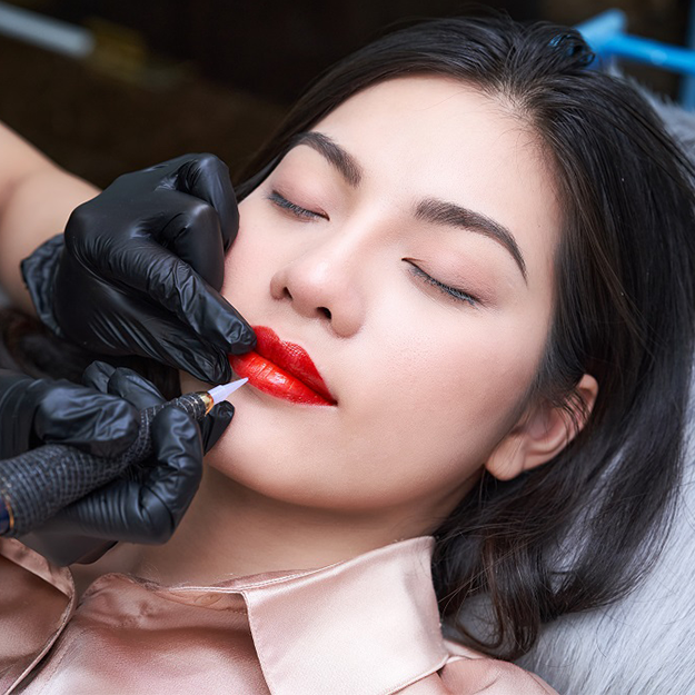 Liệu Trình Phun Môi Thẩm Mỹ